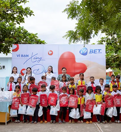 Hình ảnh trò chơi bắn cá với đồ họa dưới đại dương rực rỡ, thể hiện sự hấp dẫn của game bắn cá đổi thưởng tại i88