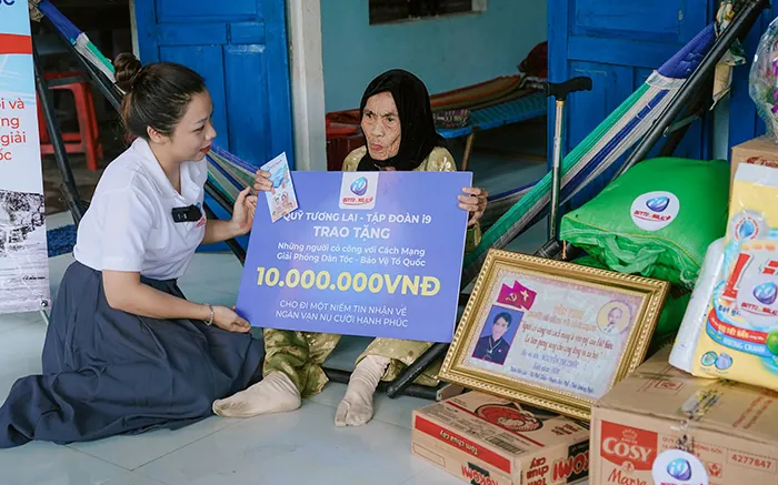 Biểu tượng dịch vụ khách hàng 24/7, thể hiện sự tận tâm và hỗ trợ liên tục của i88 dành cho người chơi tại Việt Nam